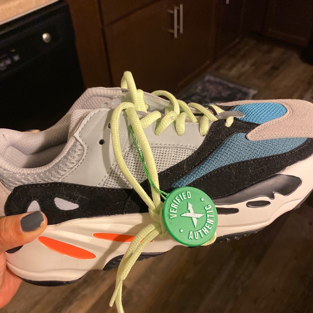 COPY - Adidas Yeezys boost 700 wave runner NWT si…